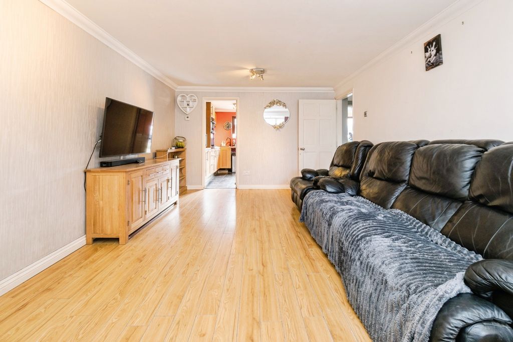 Property photo 3 of 17 Photo