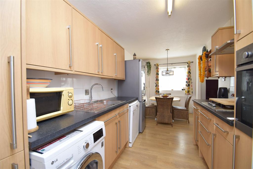 Property photo 3 of 9 Ridgeway Court