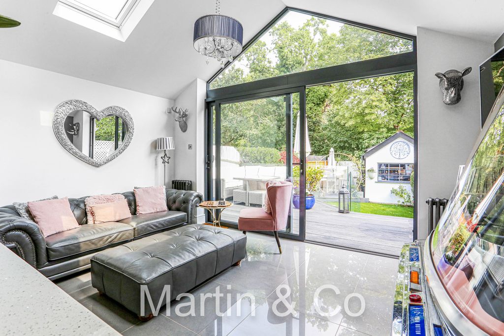 Property photo 1 of 30 1520936670 - 25 Hurstcourt Road, Sm1 - 9