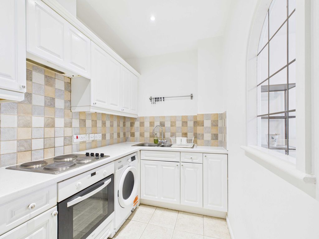 Property photo 2 of 8 Cam03741G0-Pr0135-Still002