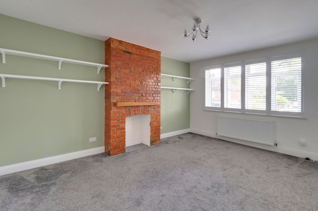 Property photo 2 of 8