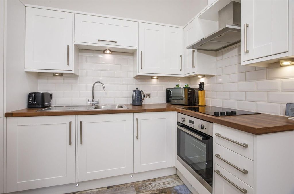Property photo 2 of 8 4.Jpg