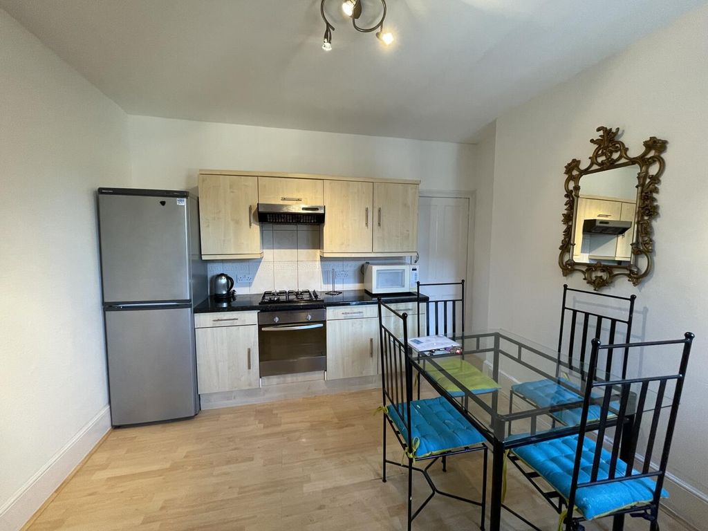 Property photo 1 of 10 Kitchen