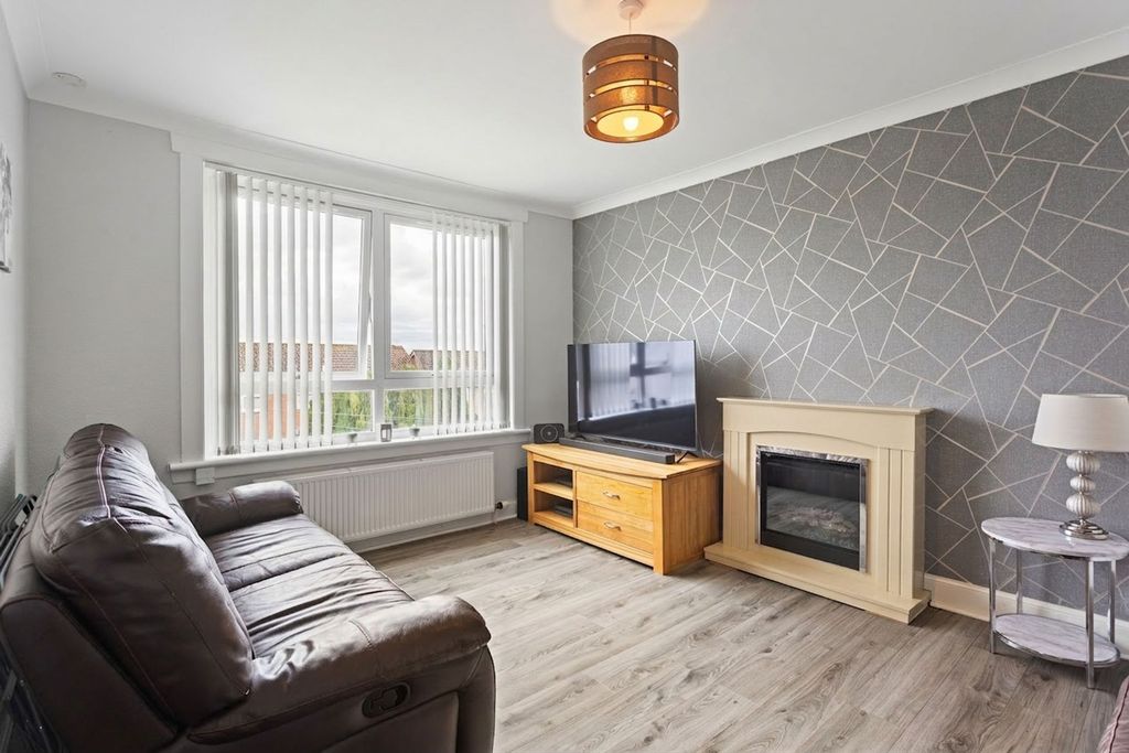 Property photo 2 of 23 Lounge