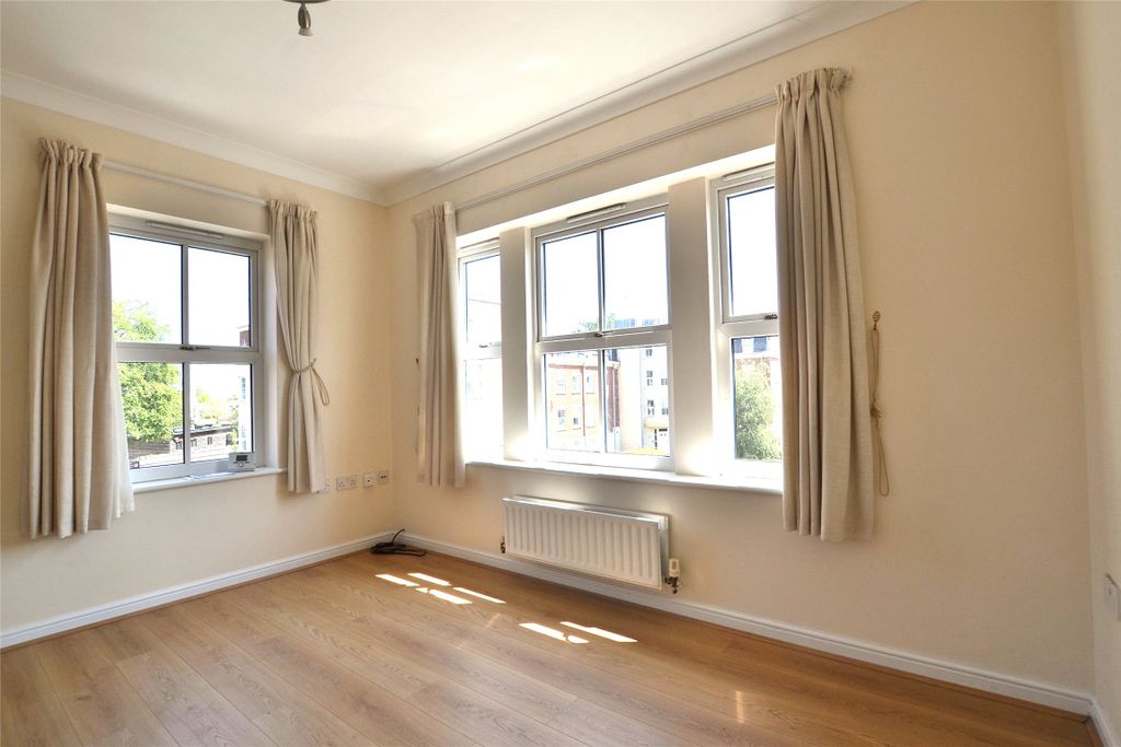 Property photo 2 of 14 Picture No. 11