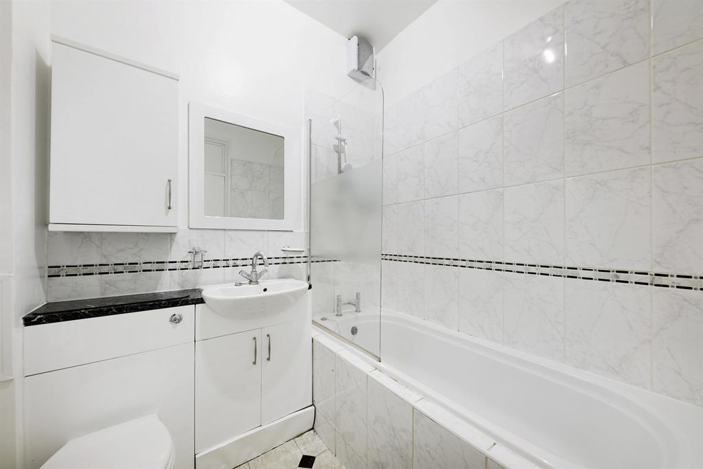 Property photo 2 of 8 Aston Gray 6A Gondar Mansions (4).Jpg