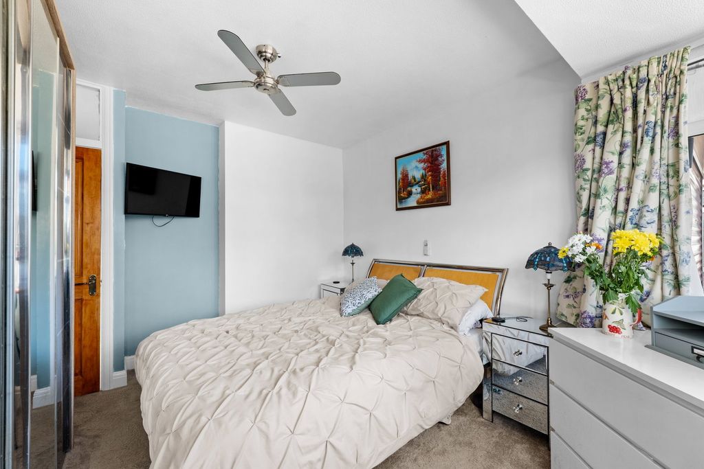Property photo 3 of 20