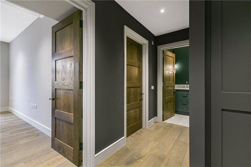 Property photo 2 of 18 Hallway