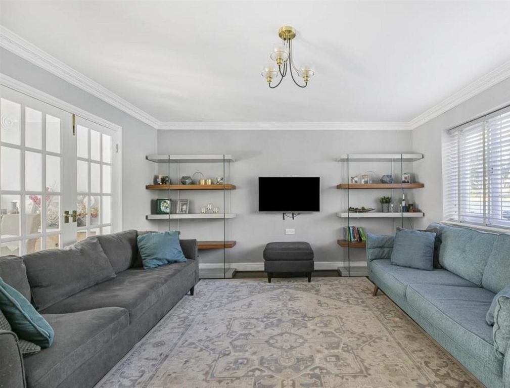 Property photo 2 of 26