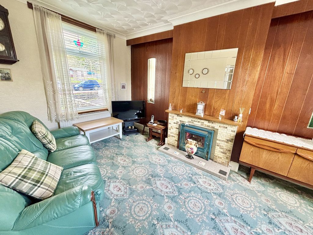 Property photo 2 of 25 Lounge