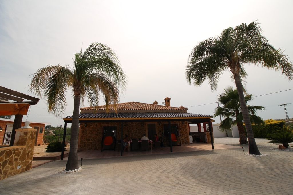 Property photo 1 of 32