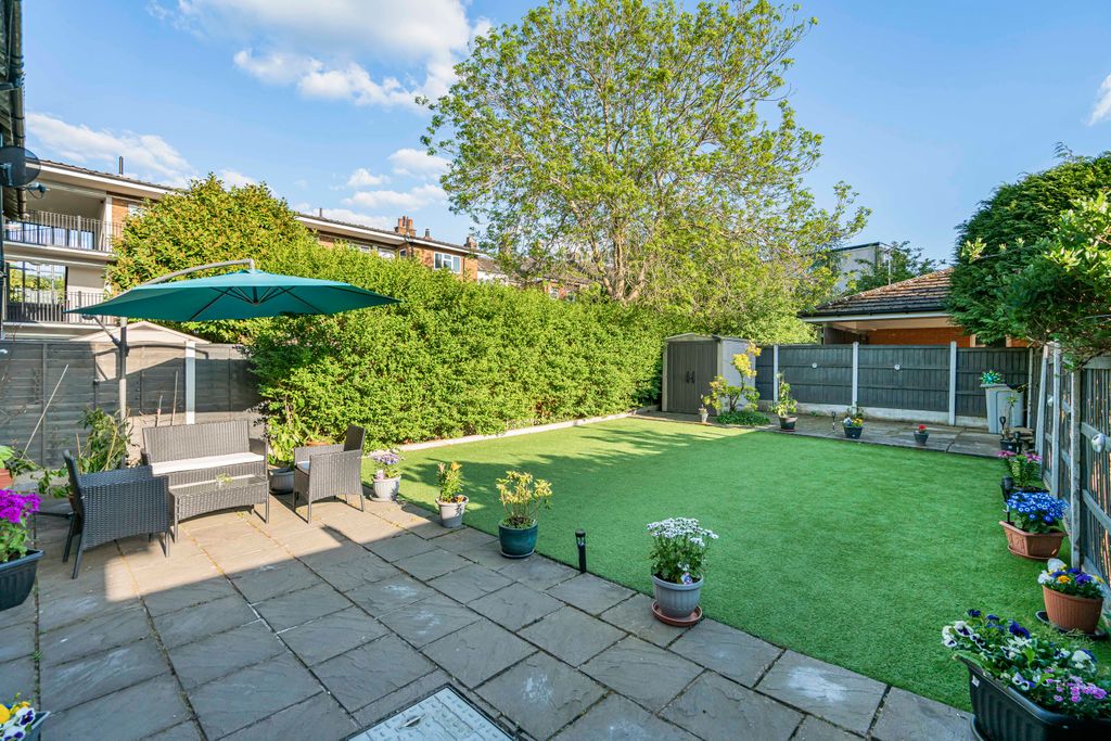 Property photo 3 of 33