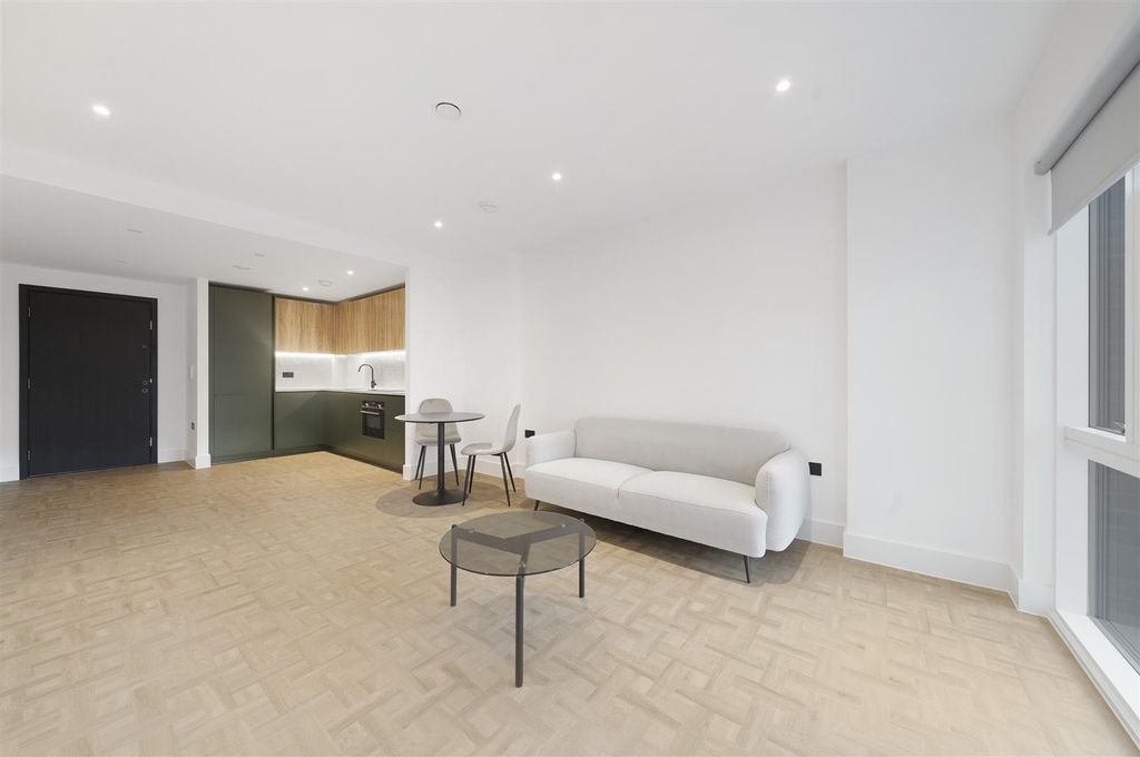 Property photo 1 of 15 4 Folgate Apartments 22 Danvers Avenue London Sw11