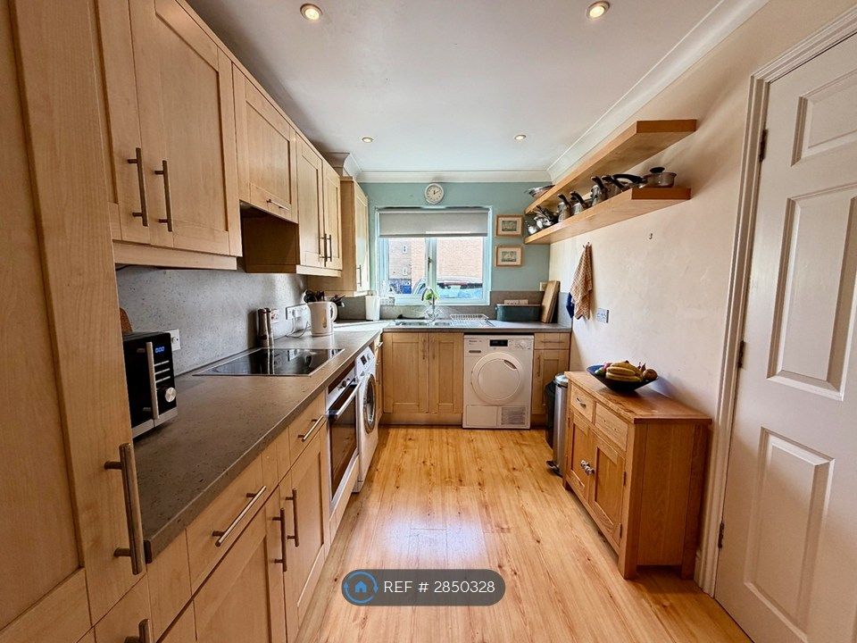 Property photo 3 of 11 Kitchen