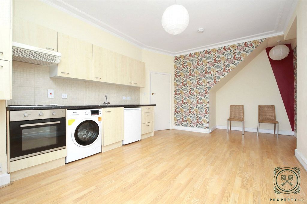 Property photo 3 of 11 Reception Kitchen