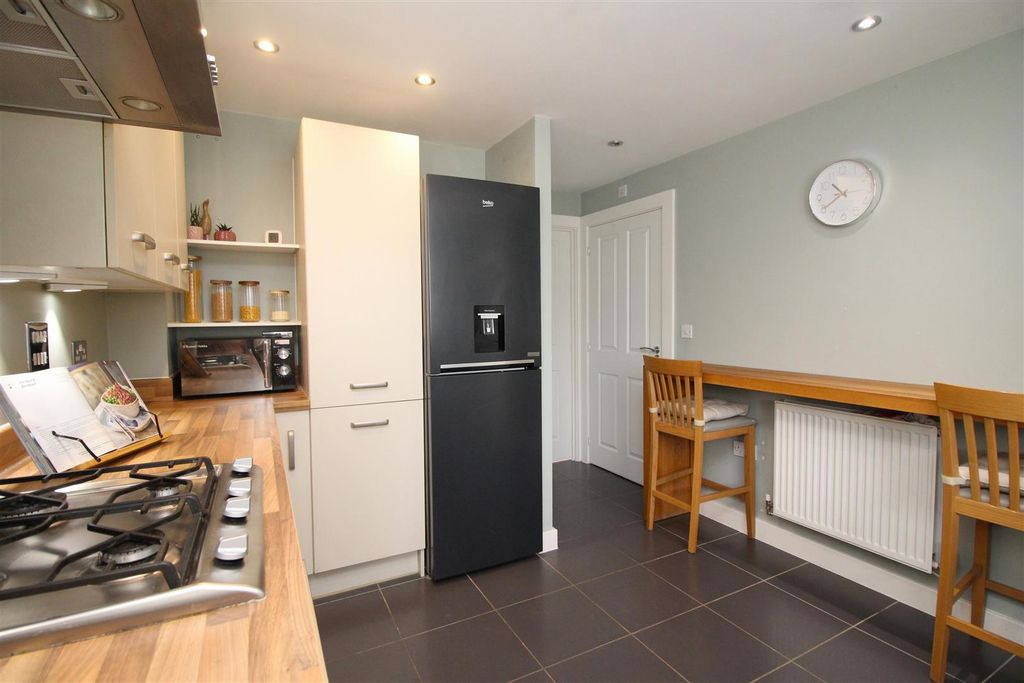 Property photo 3 of 13 Kitchen 2 .Jpg
