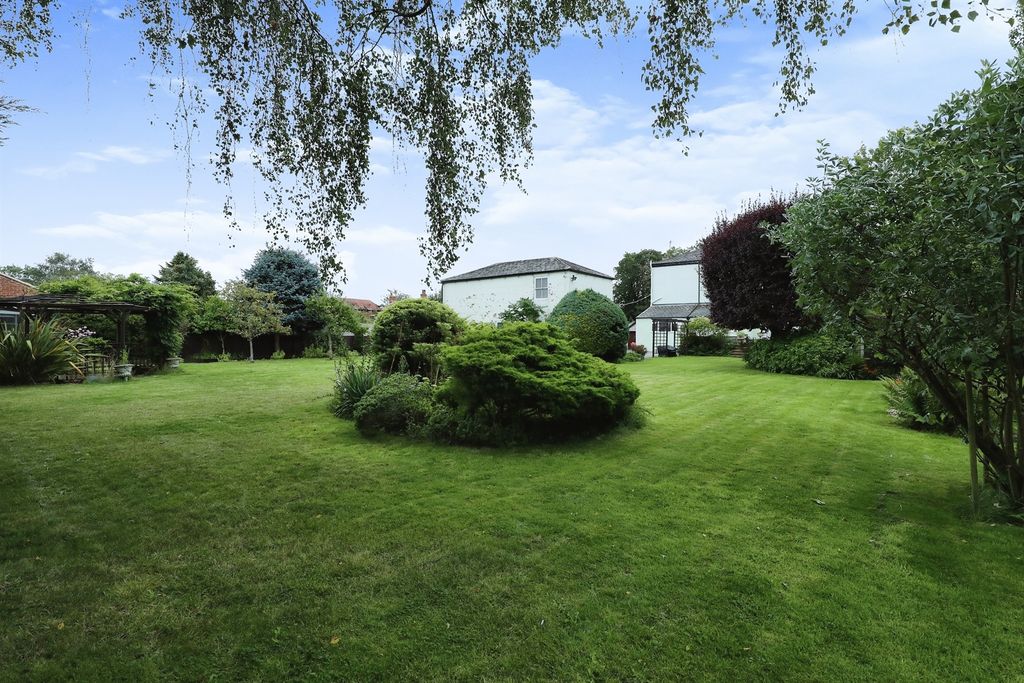Property photo 2 of 15