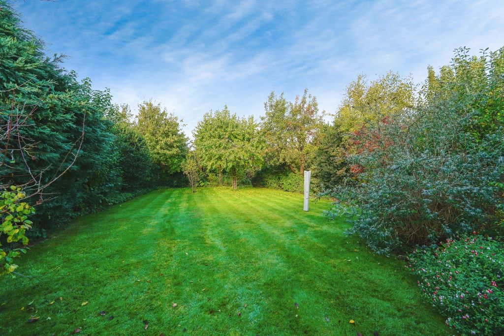 Additional image 6 of 6 bed detached house for saleOwletts End, Evesham, Worcestershire WR11