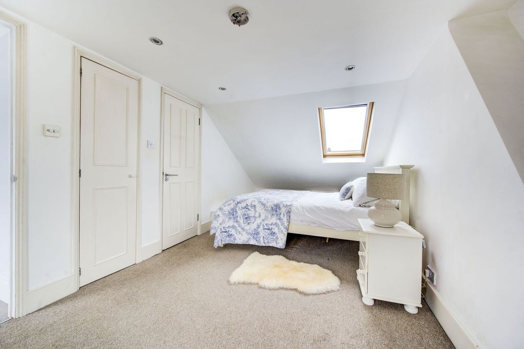 Property photo 3 of 9