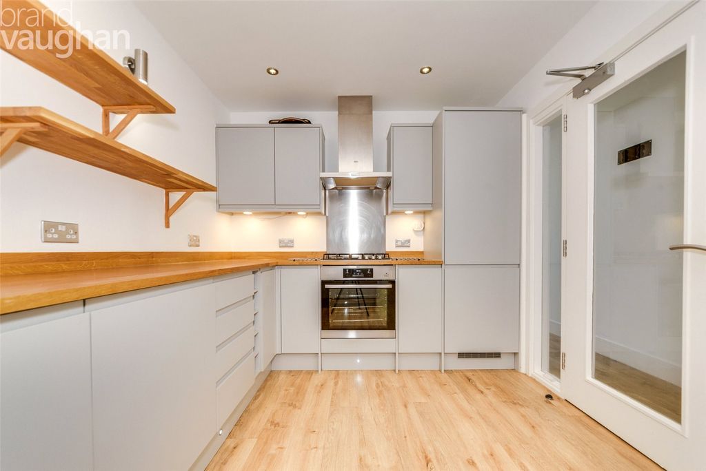 Property photo 3 of 19 Picture No. 05