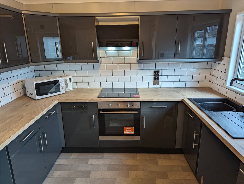 Property photo 3 of 15 Kitchen
