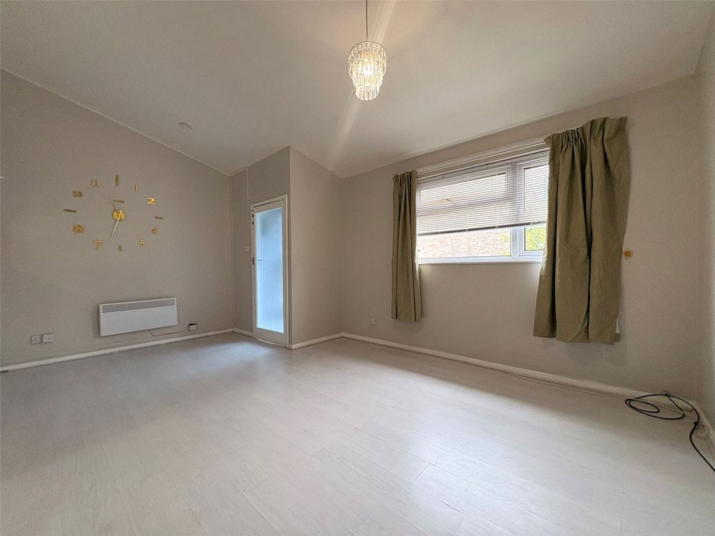 Property photo 3 of 7 Picture No. 10