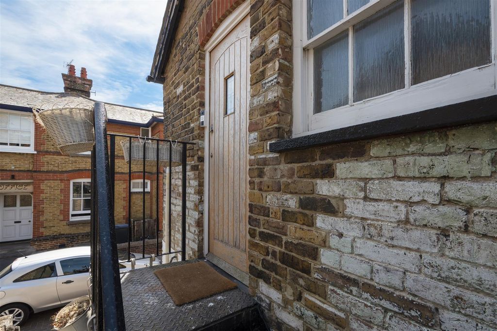 Property photo 2 of 12 Bexley Street, Whitstable, Ct5 1HD