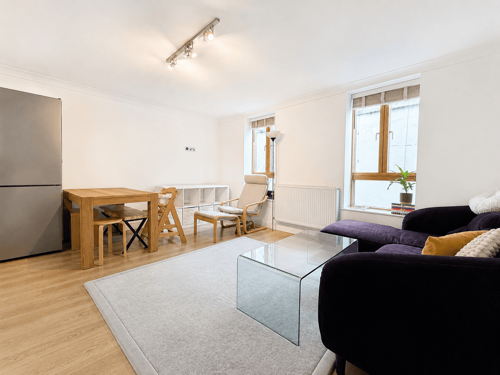 Property photo 3 of 10 Flat 1 75 Clarence 8