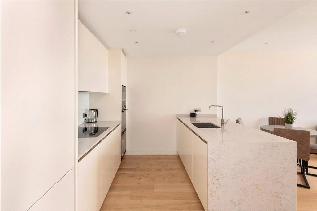 Property photo 3 of 16 Picture No. 14