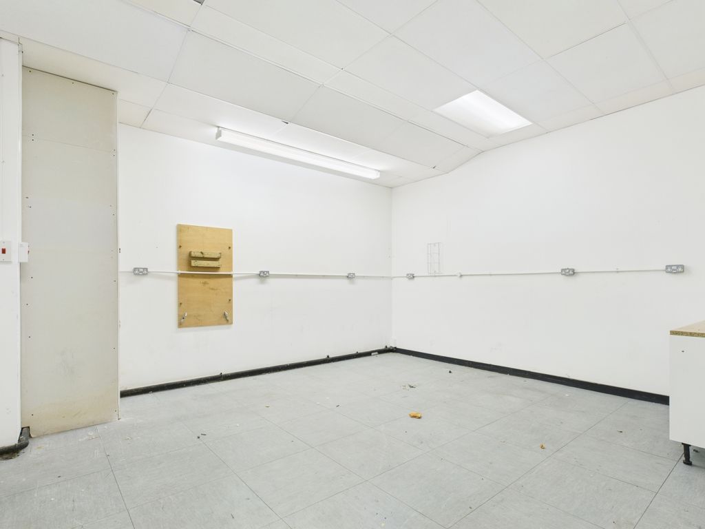 Property photo 2 of 15 Photo 6