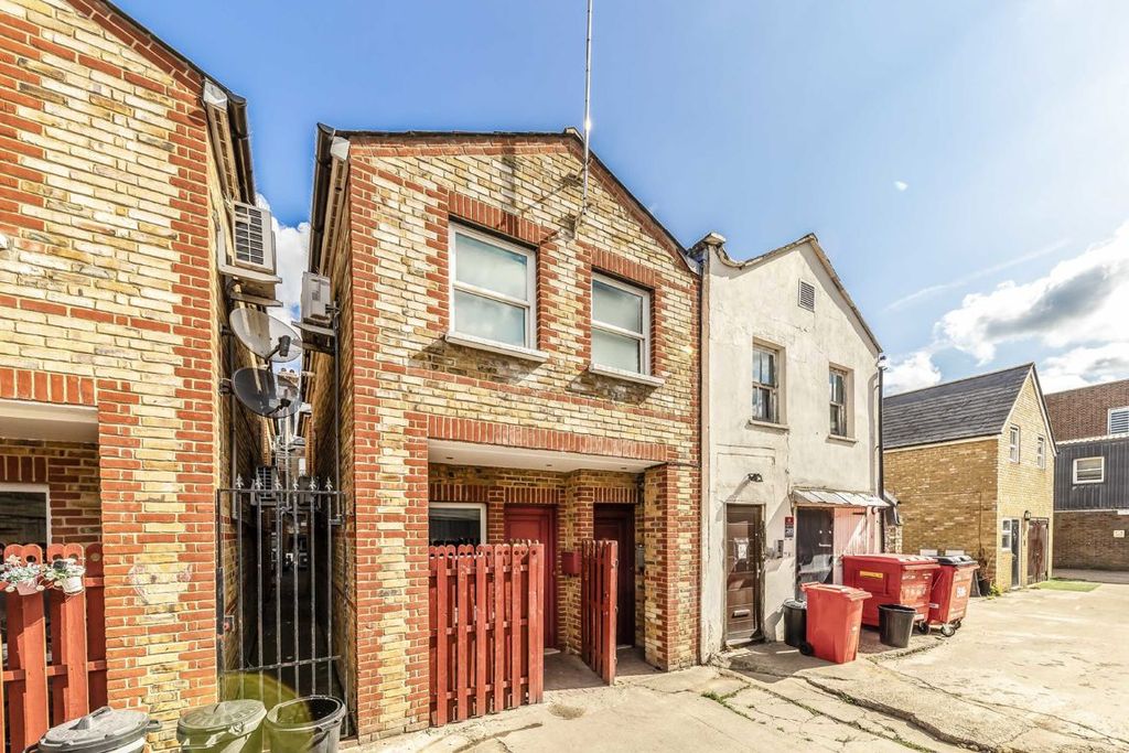 Property photo 1 of 5