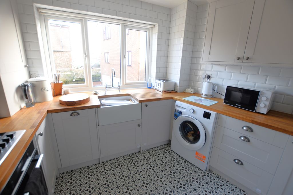 Property photo 3 of 27 Kitchen