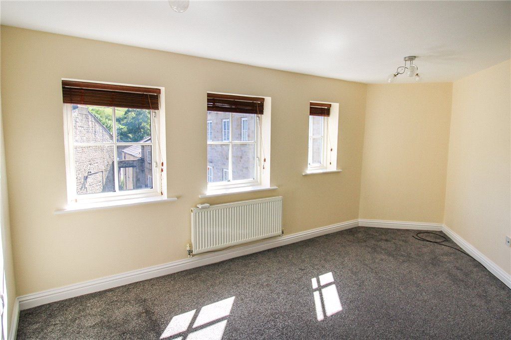 Property photo 3 of 16 Living Room
