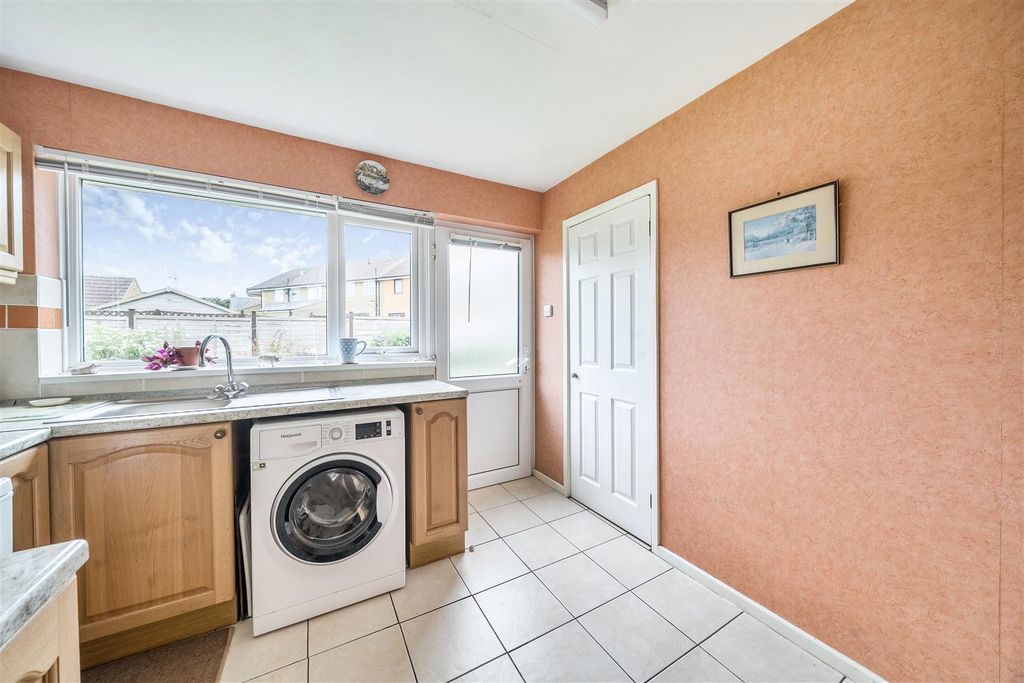 Property photo 3 of 16 Kitchen