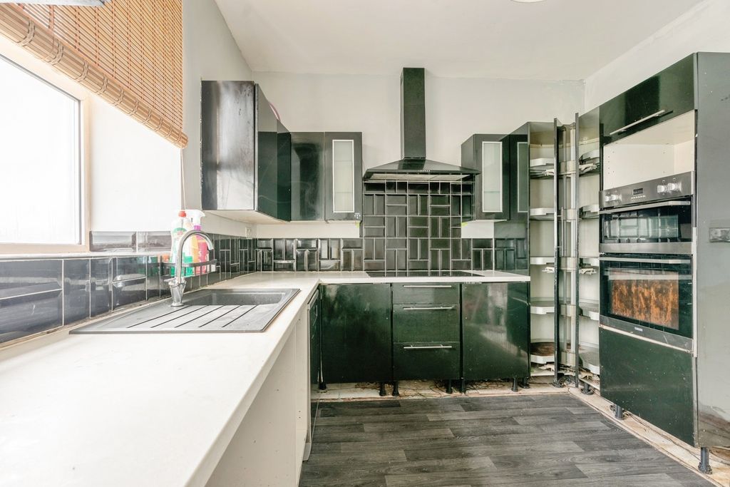 Property photo 3 of 16 Pbox-Img.Jpg