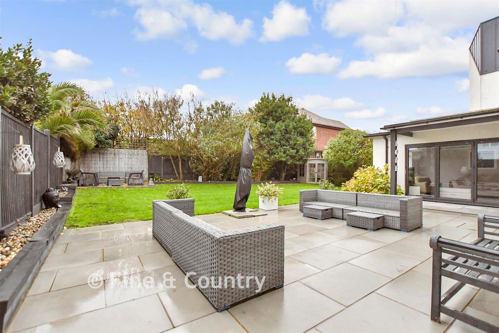 Property photo 2 of 17 Patio / Decking