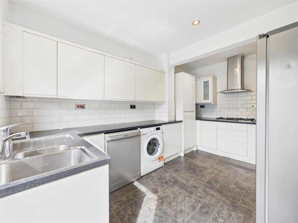 Property photo 3 of 13 Cam05080G0-Pr0161-Still013.Jpg