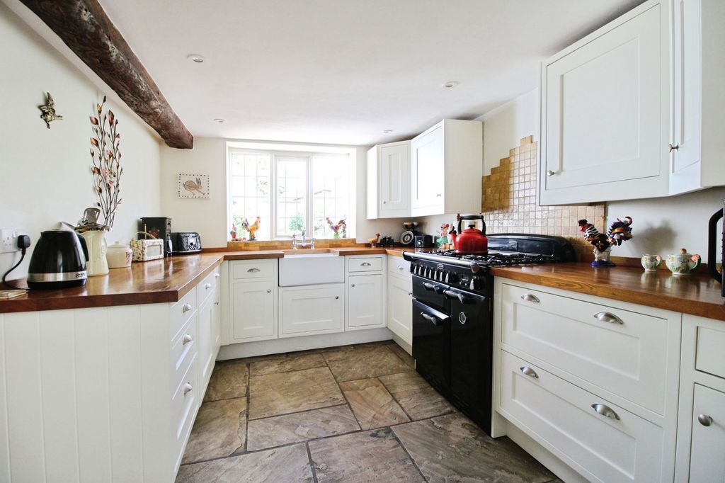 Property photo 2 of 21