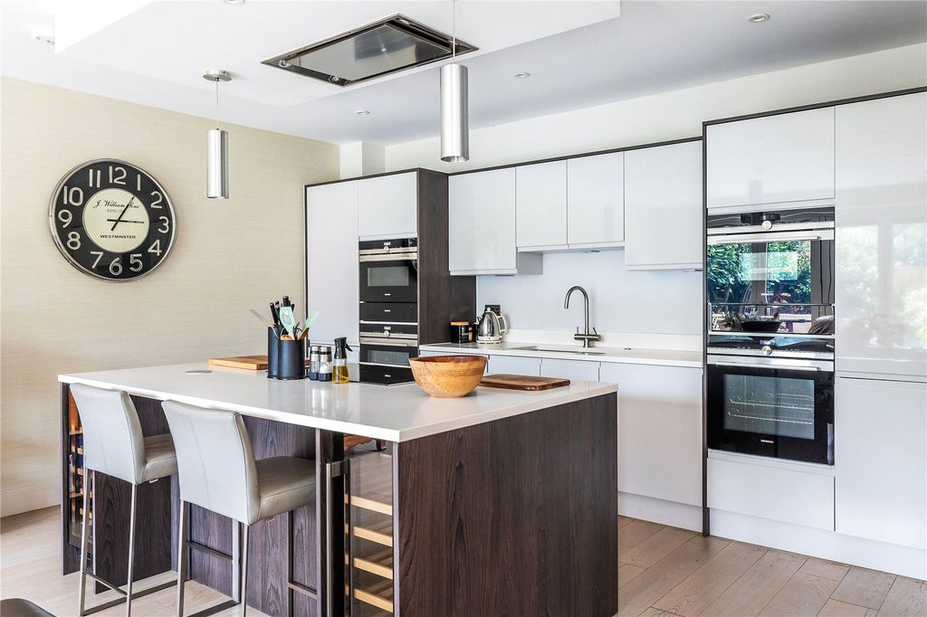 Property photo 2 of 21 Kitchen