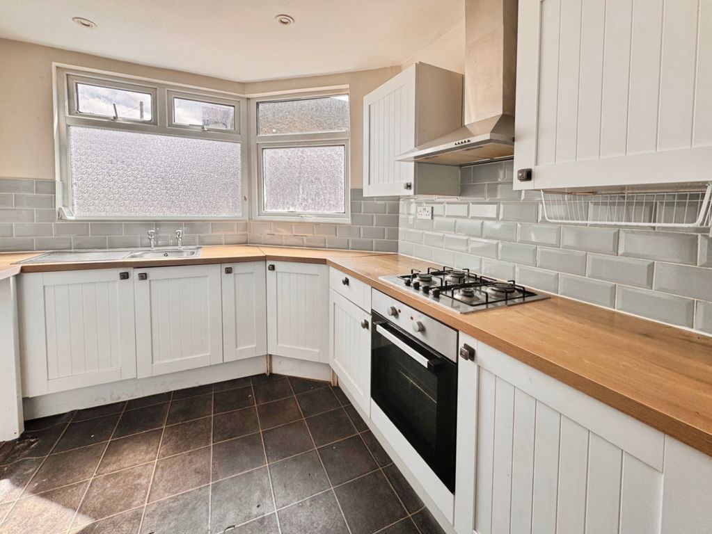 Property photo 2 of 9 Kitchen