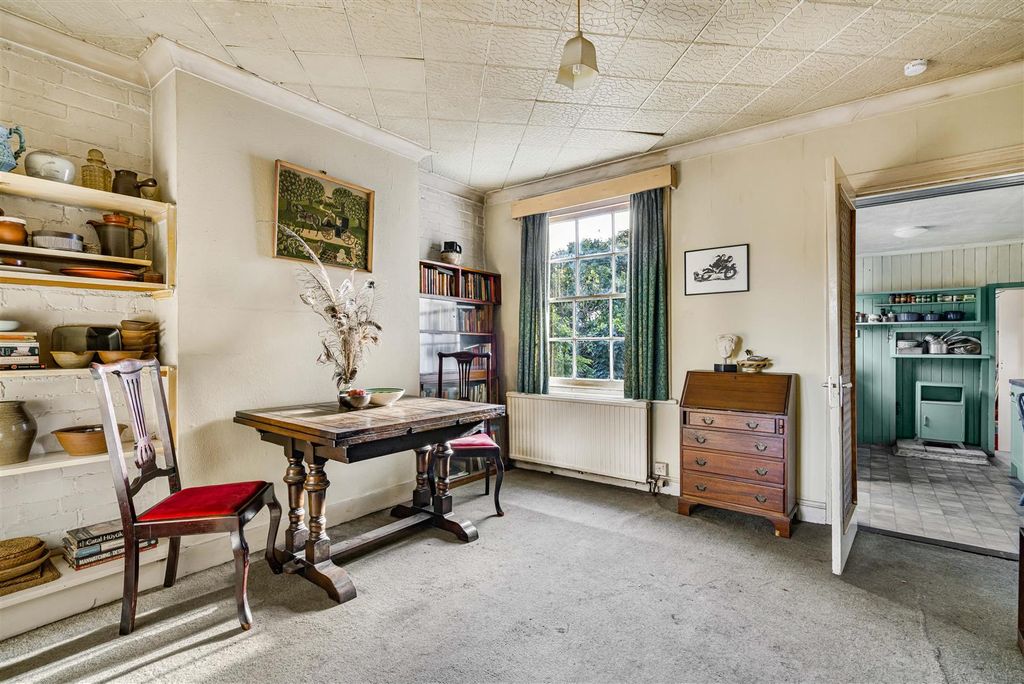 Property photo 3 of 9 Dining Room