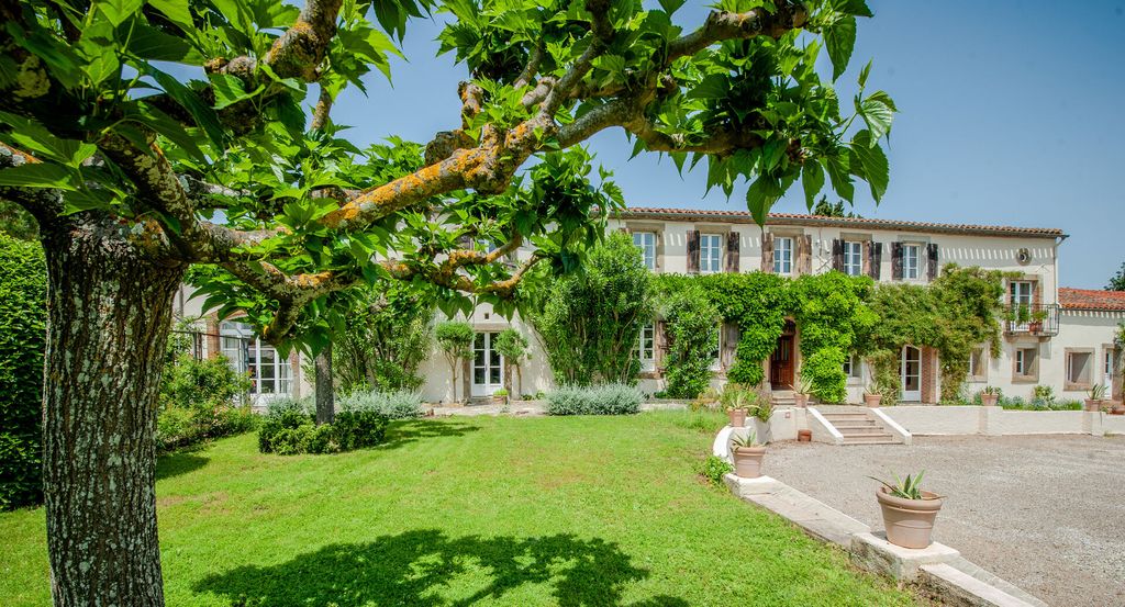 Property photo 2 of 28