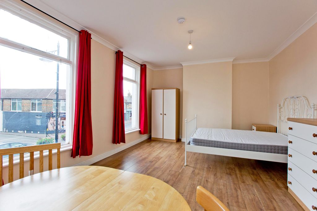 Property photo 2 of 8