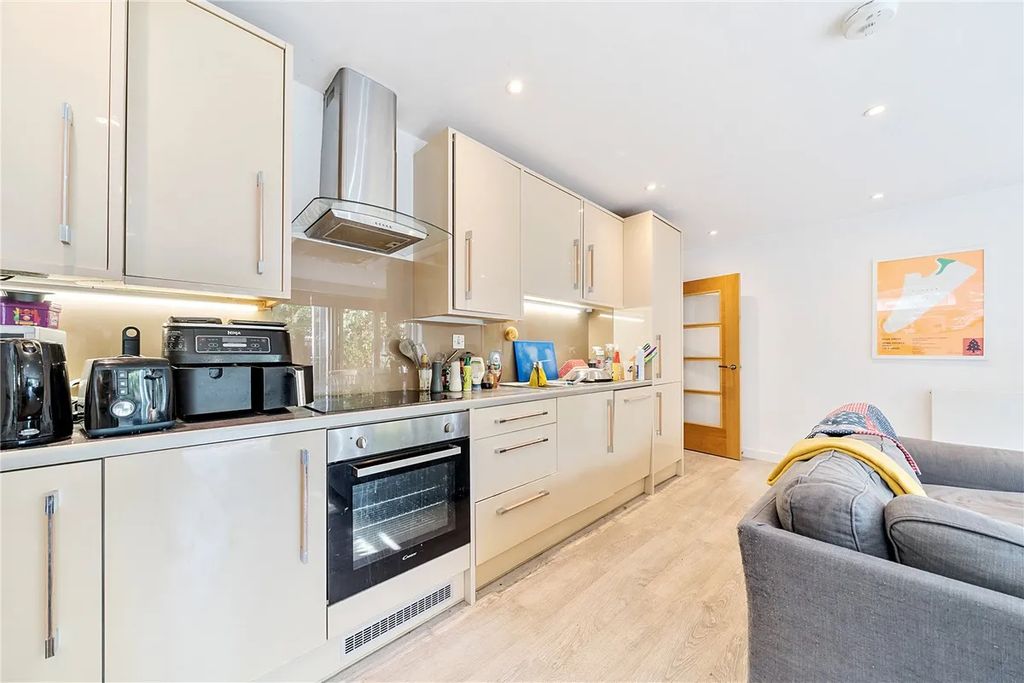 Property photo 2 of 6