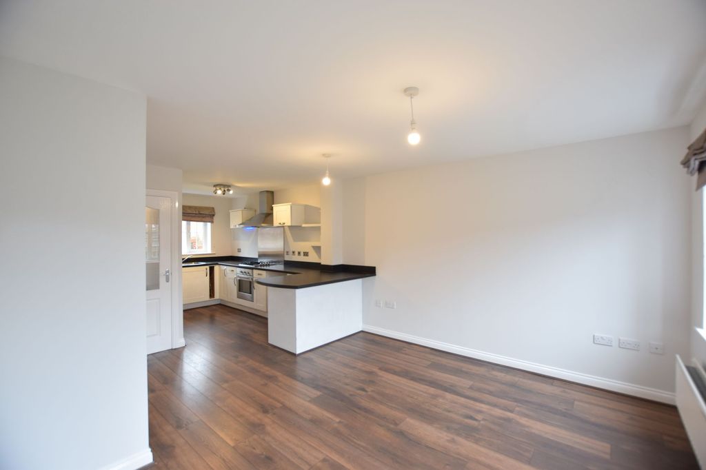 Property photo 3 of 13 Living Room/Kitchen