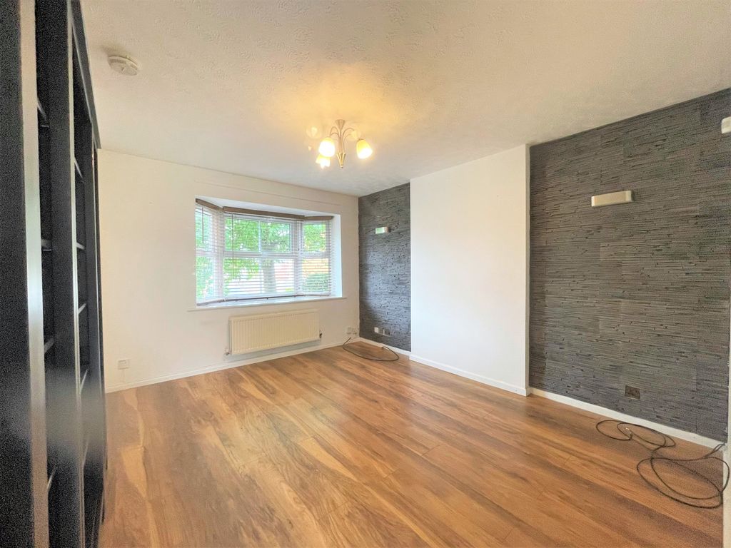 Property photo 2 of 10 Living Room