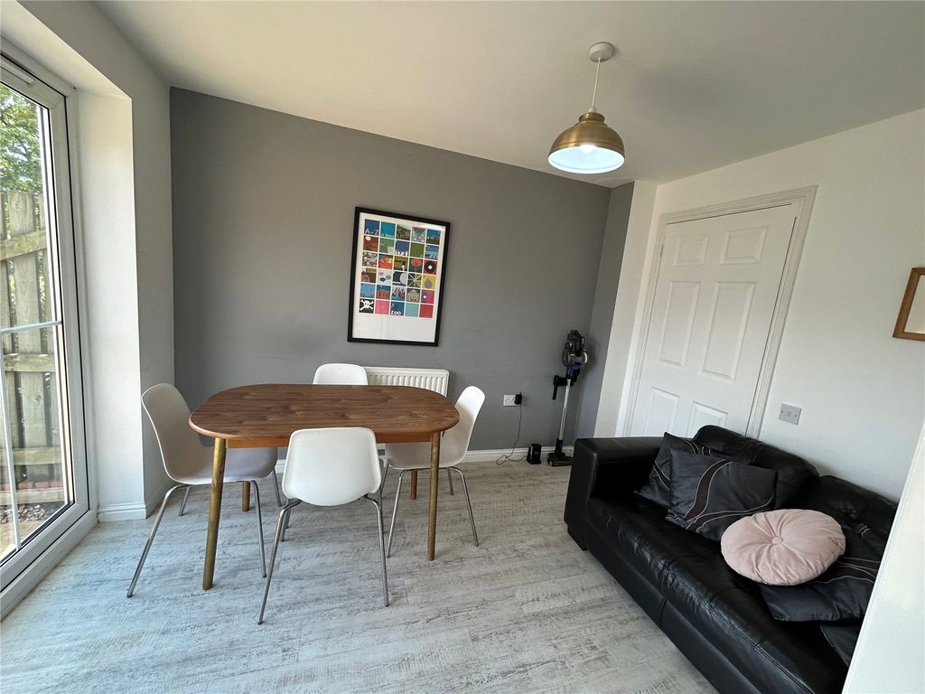 Property photo 2 of 12 Picture No. 04