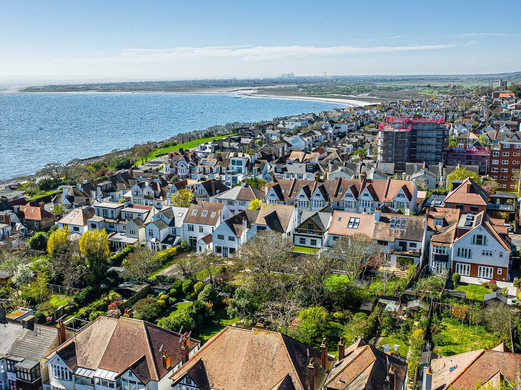 Property photo 3 of 49