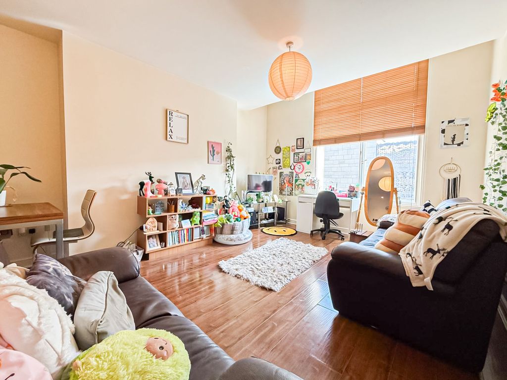 Property photo 3 of 16 Photo 8