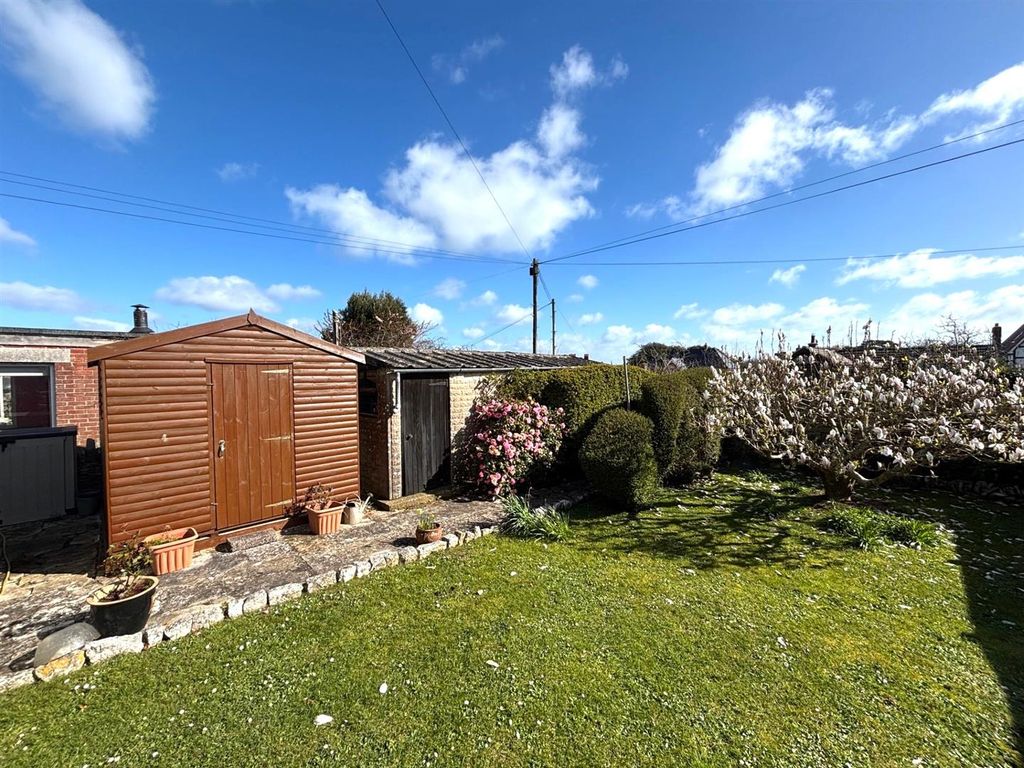 Property photo 3 of 18 4316 Shed And Garden.Jpg